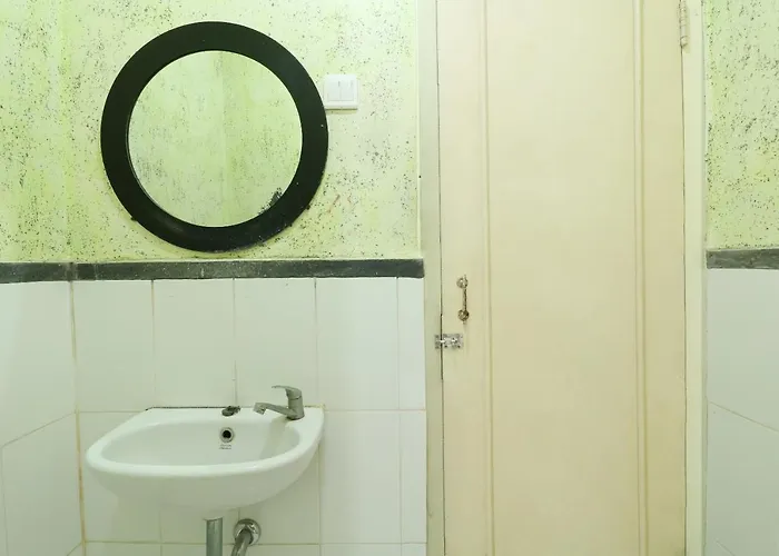 Oyo 2580 Puri Royan Hotel 2*
