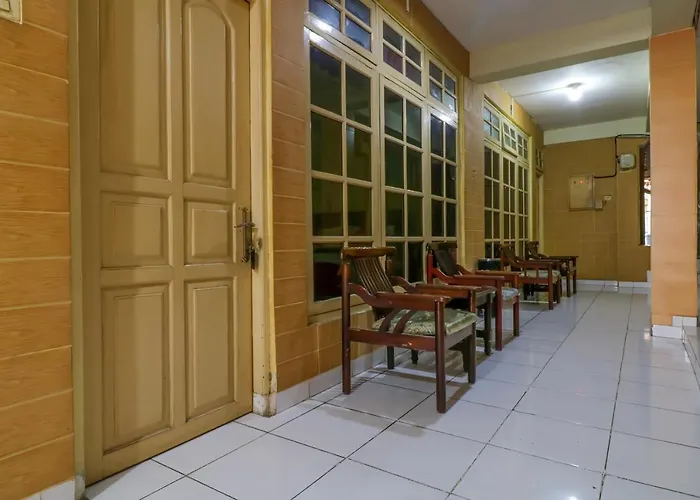 Oyo 2580 Puri Royan Hotel 2*